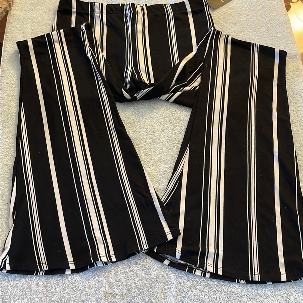 Forever 21 Black and White Wide Leg Pants with Stripes